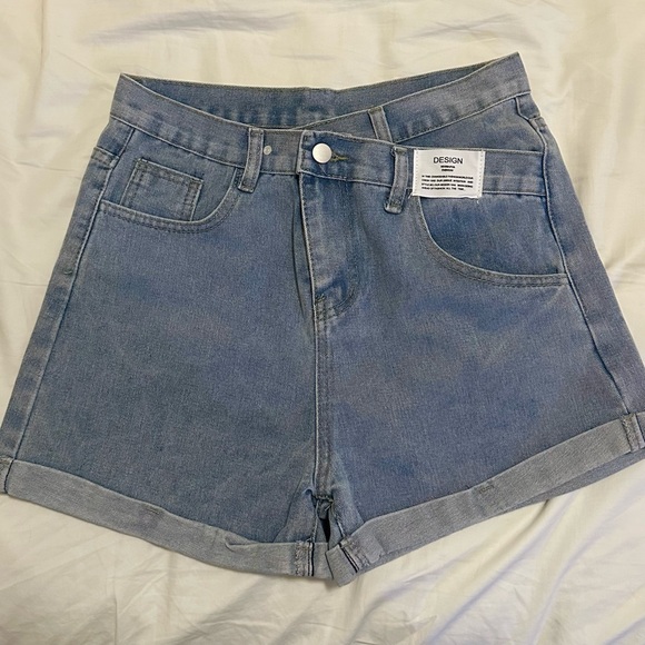 High-waisted Denim Shorts - Picture 2 of 4